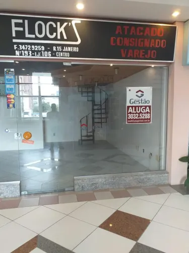 Loja com mezanino em comercial no centro de Canoas REF: C0883