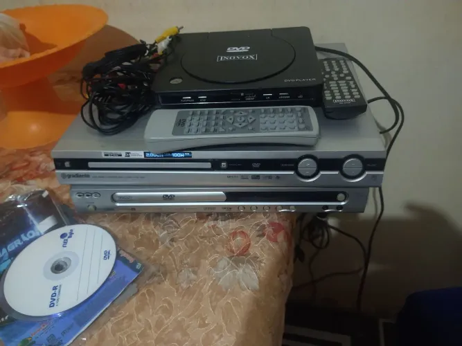 Vendo 3 aparelho de DVD. Sendo um home theater Gradiente. Todos funcionando perfeitamente
