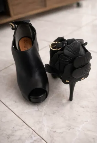 Sapato salto Schutz preto