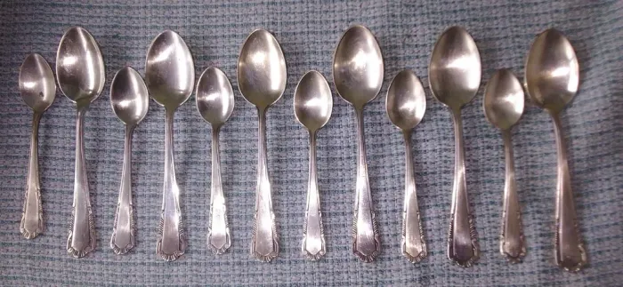 Conjunto Doze Colheres Café Chá sendo seis menores 11 cm e seis maiores 13 cm *WOLFF PRATA