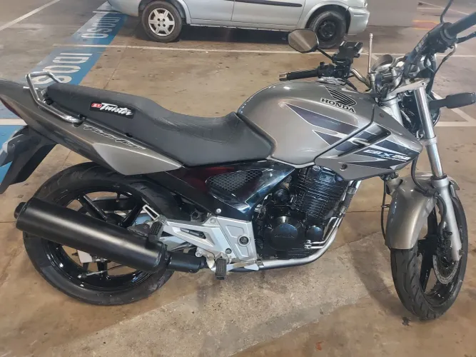 Vendo cbx twister vendo ou troco por algo do meu interesse 