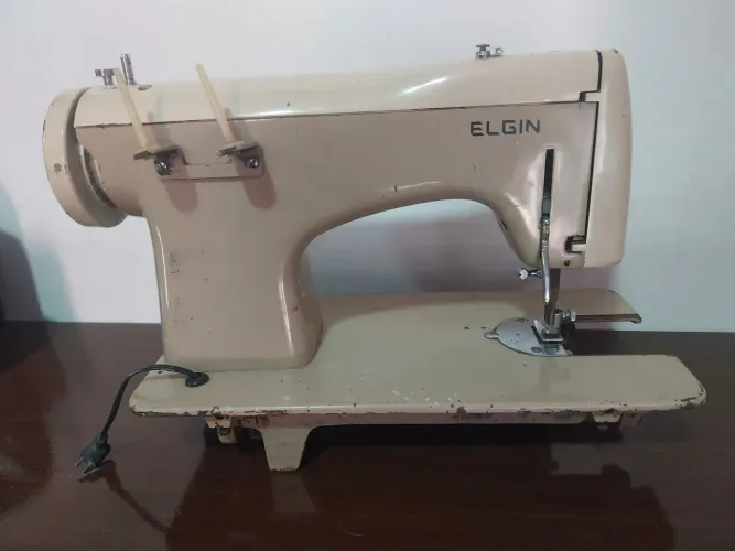 Maquina de costura elgin