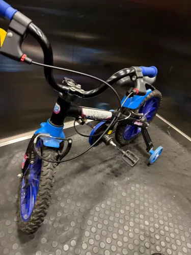 Bicicleta infantil para menino