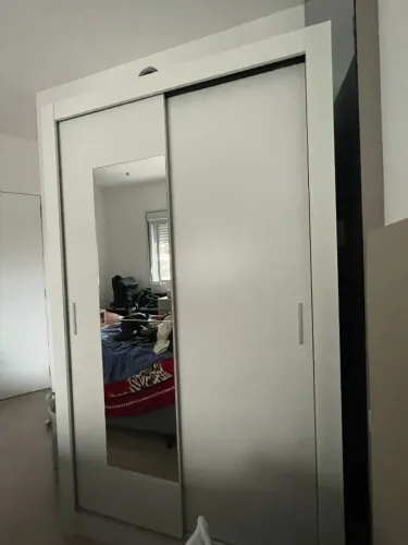 Guarda-roupas com 6 meses de uso