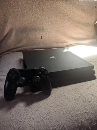 Vendo PS4 Pro em bom estado
