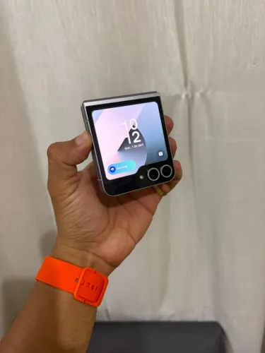 Galaxy z flipe 6 /256 gigas titânio