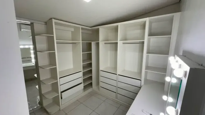 PARQUE 10, CASA COM 3 SUÍTES, TODA COM MODULADOS, FINANCIA