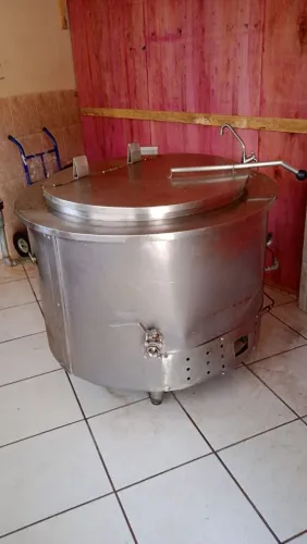 Véndese Panela Autoclave 300 L usada só 24 días e Panela de Tampa americana 400 litros