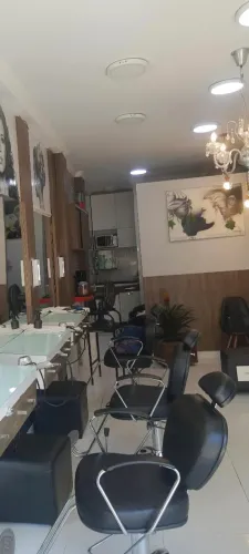 Vendo duas cadeiras de cabeleireira