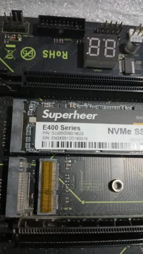 SSD NVMe Superheer de 512 GB