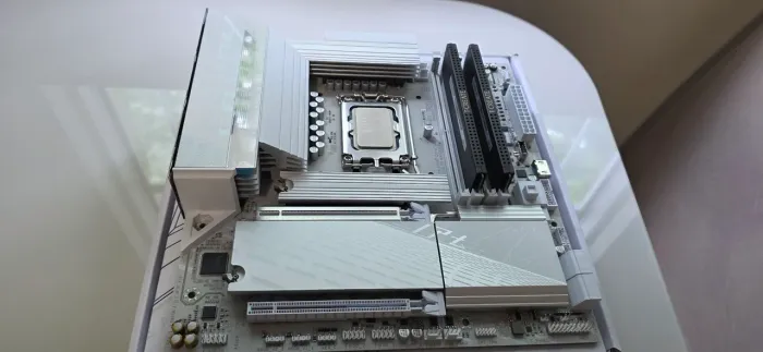 Kit upgrade core ultra 7 265k, placa mãe b860m aorus elite. 32gb ddr5 6400mhz team group