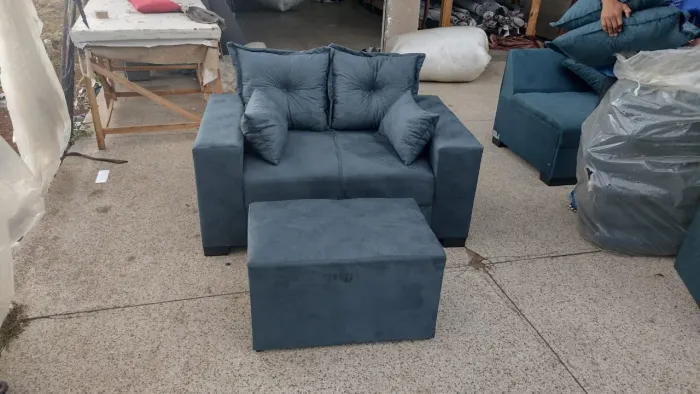 Sofá 2 lugares + puf brinde