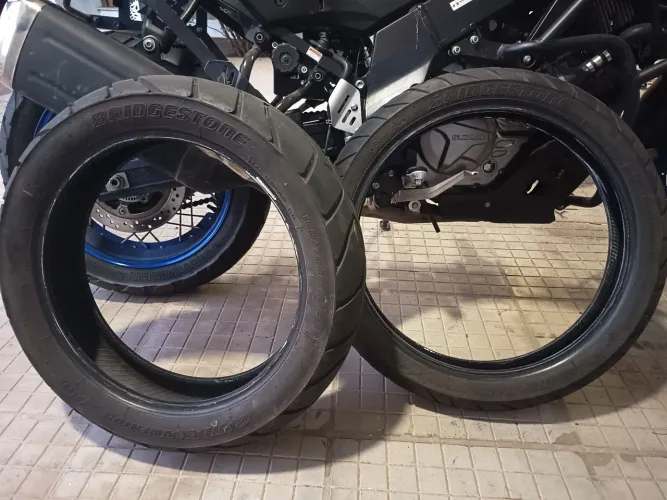 Pneus Bridgestone Battlax - 110/80 R19 + 150/70 R17