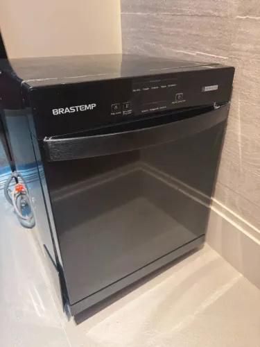Lava-Louças Brastemp 8 Serviços Preta ? Usada com Defeito