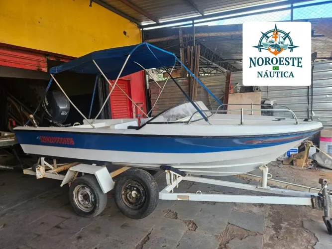 Lancha / barco única, linda