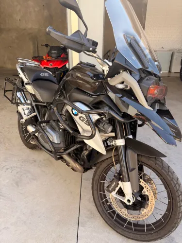 GS1200 Triple Black