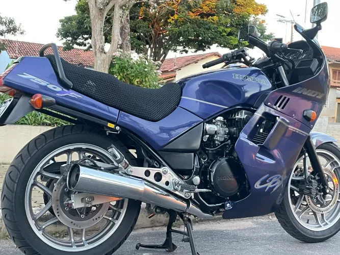 CBX 750 Indy 7 Galo Sete Galo único dono com 6 mil km rodados.