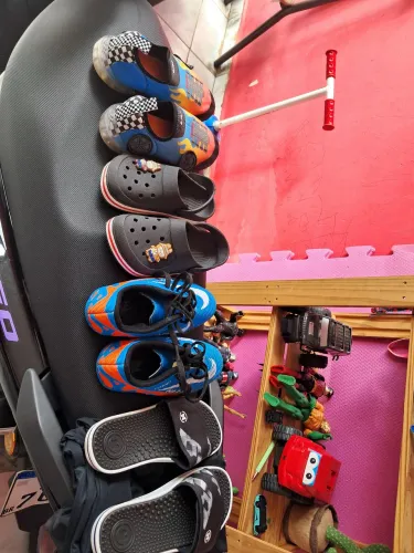 Sapatos 30 e sandália 31 moleca nova.