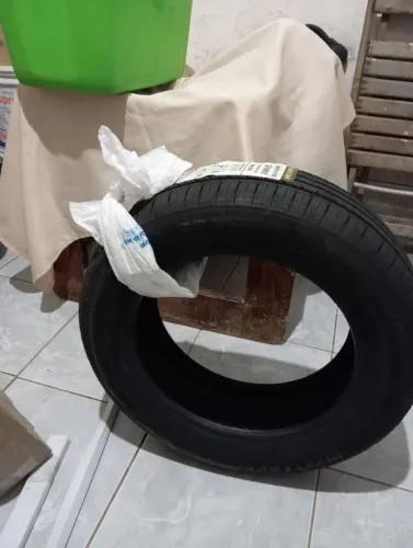 Vende-se 2 pneus