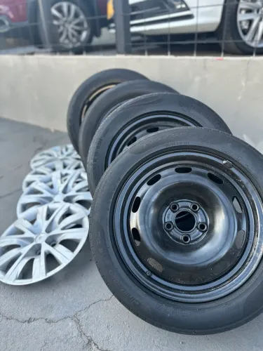 Rodas de Ferro Aro 15 Furação 5x100 com Pneus Seminovos 