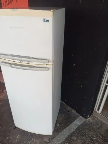 Vende-se geladeira Brastemp Frost Free prateleira de vidro