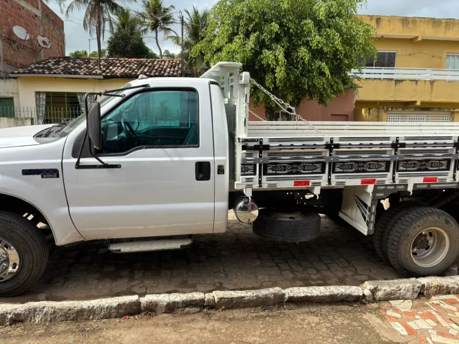 F4000 turbo diesel ano 2010