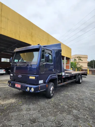 Ford Cargo 815 - Plataforma 7m + Asa Delta -
