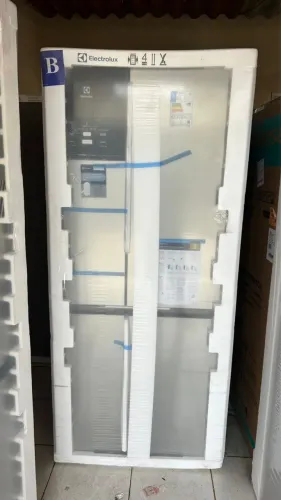 GELADEIRA 4 PORTAS  2 FREEZER ELETROLUX INVERSI
