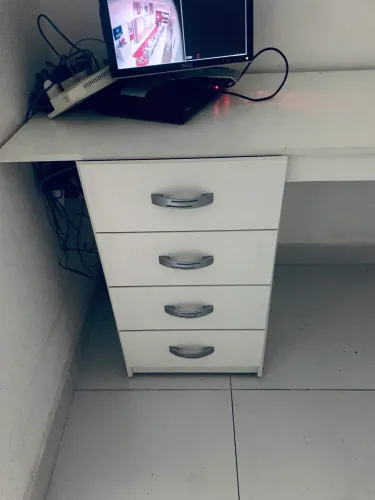 CONJUNTO DE MÓVEIS PARA ESCRITÓRIO MDF ?