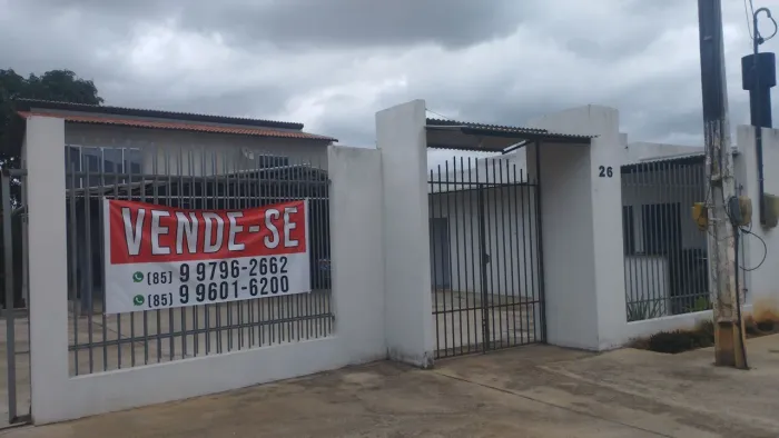 Terreno com casa e espaço para eventos.
