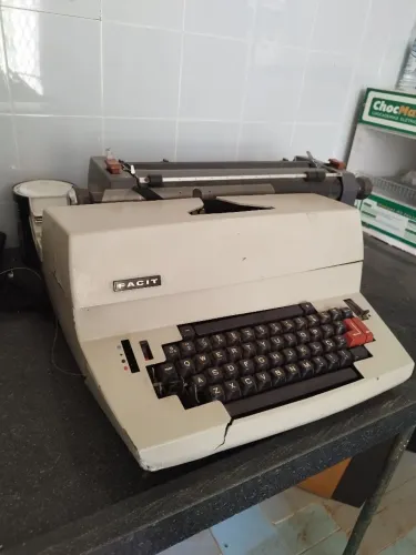 Máquina de escrever antiga