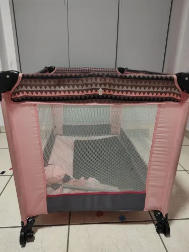 Vendo cama infantil com colchão+ cercadinho