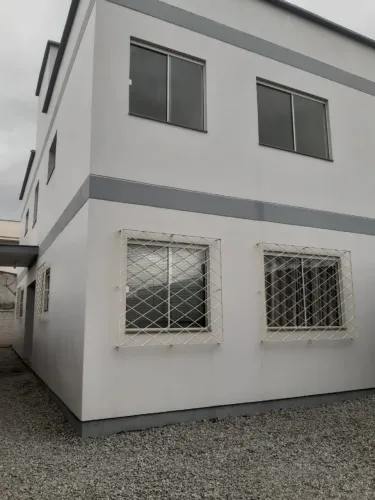 Aluga-se apartamento no Aririu