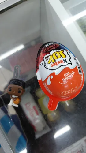 Lucas Stranger Things Kinder Joy Brasil