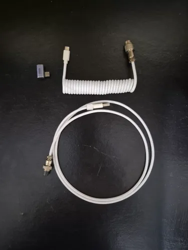 Cabo Coiled Branco USB-C para Teclado Mecânico/Magnético + Adaptador 90°