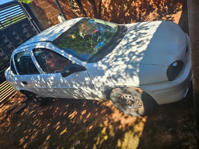 Chevrolet Corsa Sedan Super Milenium 1.0 MPFI 16V 2001