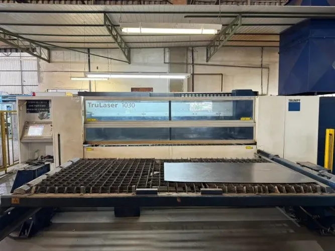 Máquina de corte a laser 3000 Watts TRUMPF - CO²