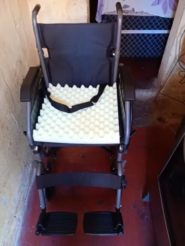 Cadeira de rodas zerada Sup 125kg larg do assento 44cm 