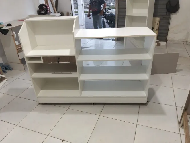 Balcão expositor, criado mudo,nichos e muito mas