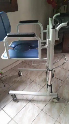 Cadeira transportadora pra acamados