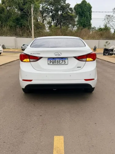 Hyundai Elantra GLS 2.0 16V Flex Aut. 2015