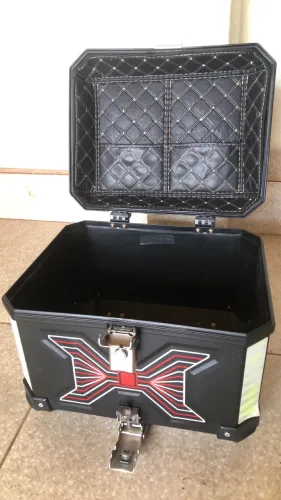 Vendo baú 45l com os forros e base