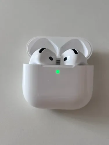 AirPods 4  - com cancelamento ativo de ruído - NA GARANTIA 