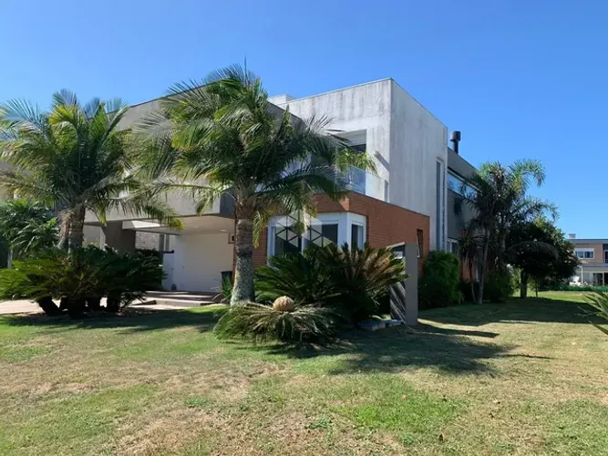 Sobrado à venda, com 4 quartos/dormitórios, 2 vagas/box, no condomínio Enseada, Xangri-Lá/