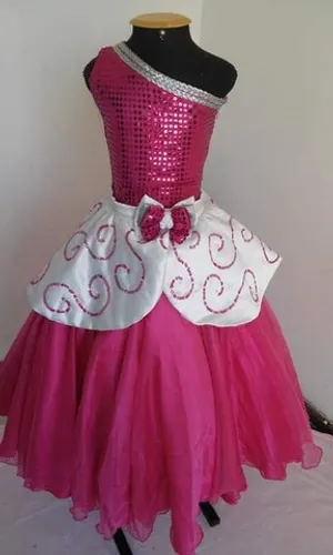 Roupa infantil a cor rosa pink