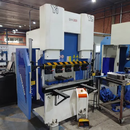 Dobradeira CNC 1200mm 40 Toneladas