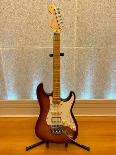 Guitarra Stratocaster modelo Richie Sambora Logo Fender