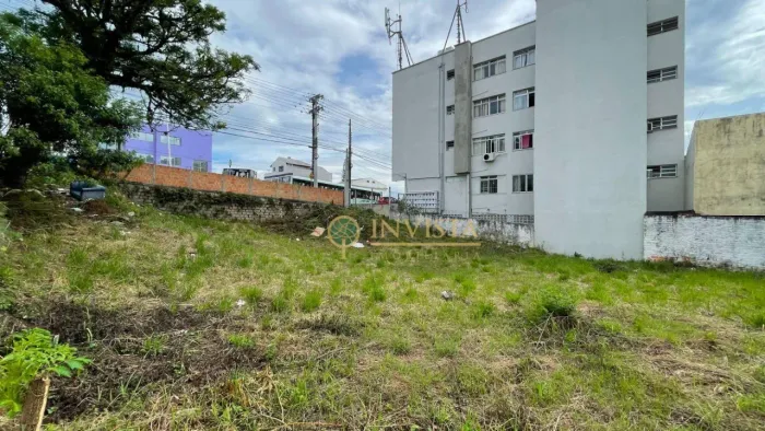 Terreno com viabilidade para construção, de frente para avenida em Capoeiras - Á venda em