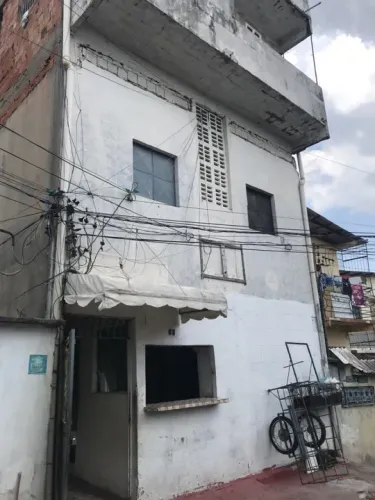 Aluga-se quarto com banheiro para solteiro R$ 450,00