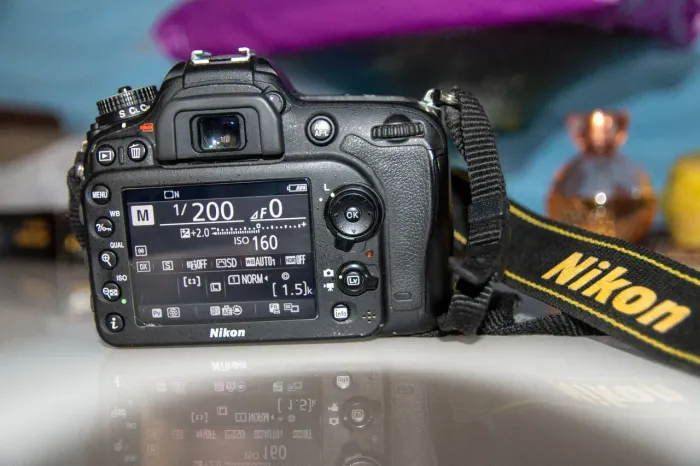 Camera nikon D7.200 com lente ou se preferir tbm com lente aceito cartão